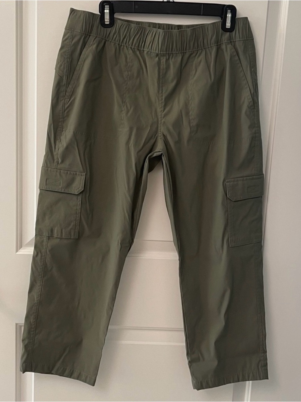 Eddie Bauer Olive Green Women's Active Wear Cargo Capri Pants/Elastic Waist